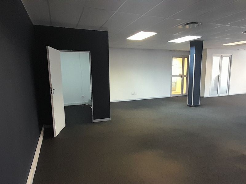 Affordable Open Plan Office in a Strategic Monument Park Location - Photo 2