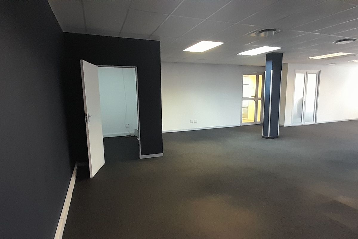Affordable Open Plan Office in a Strategic Monument Park Location - Photo 2
