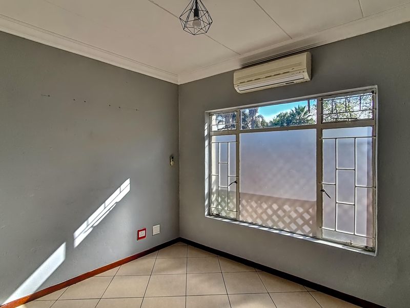 Versatile Office and Treatment Suite To Let in Wierda Park - Photo 10