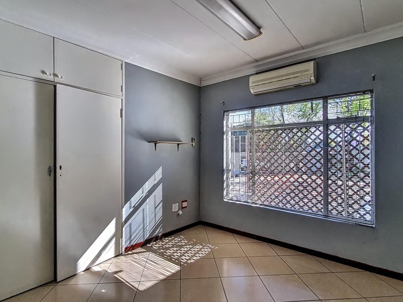 Versatile Office and Treatment Suite To Let in Wierda Park - Photo 9
