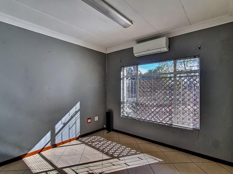 Versatile Office and Treatment Suite To Let in Wierda Park - Photo 6
