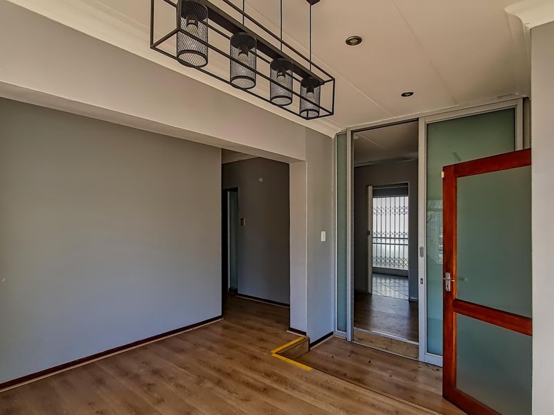 Versatile Office and Treatment Suite To Let in Wierda Park - Photo 3