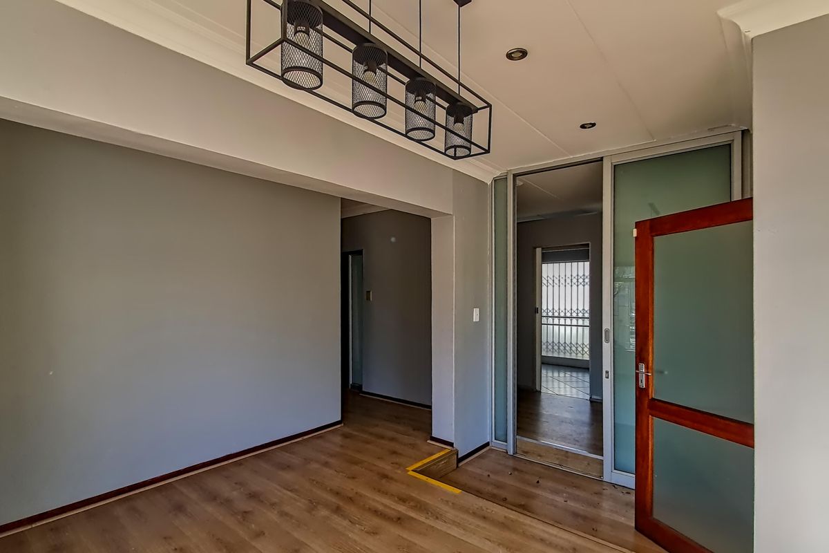 Versatile Office and Treatment Suite To Let in Wierda Park - Photo 3