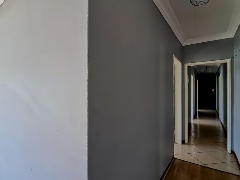 Versatile Office and Treatment Suite To Let in Wierda Park - Photo 5
