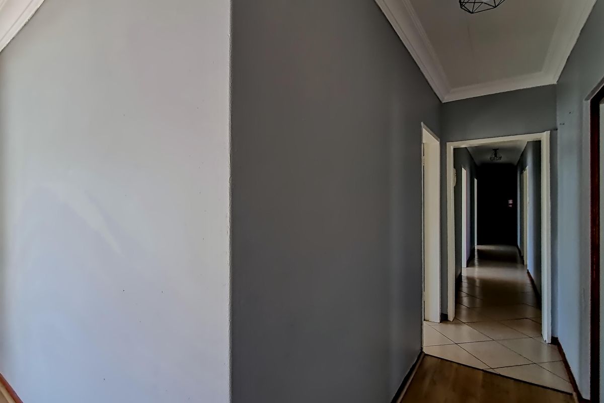 Versatile Office and Treatment Suite To Let in Wierda Park - Photo 5