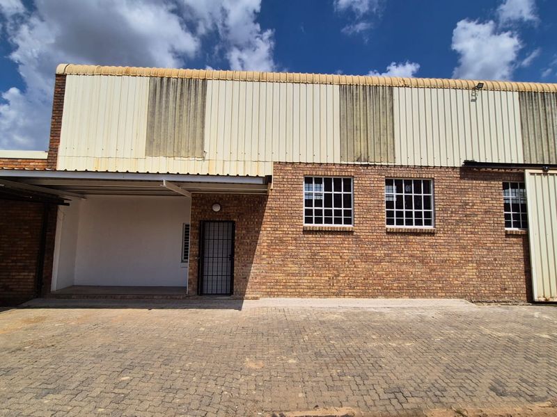 HIGH-CLEARANCE 520M2 WAREHOUSE IN SECURE SAMCOR PARK | READY FOR IMMEDIATE OCCUPATION - Photo 2