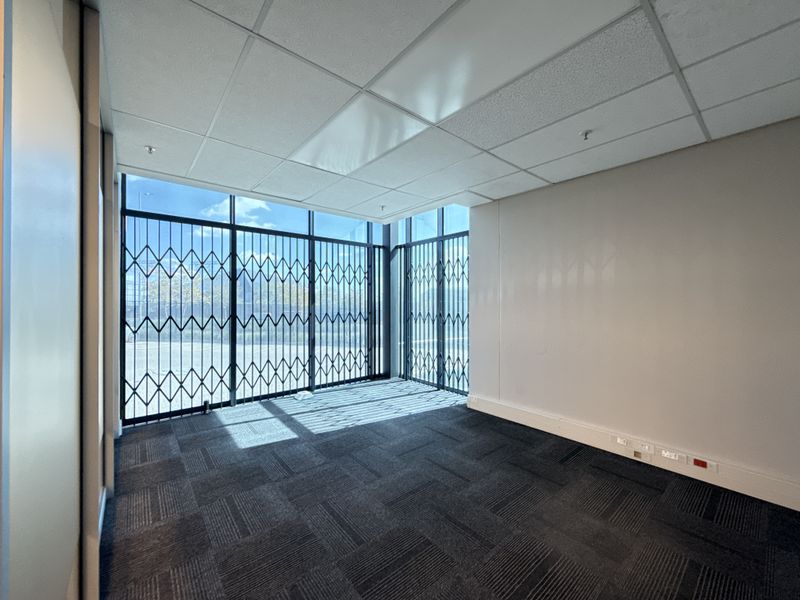Exceptional Industrial Opportunity, Premium 2,596m2 Warehouse, Old Mint Business Park - Photo 9