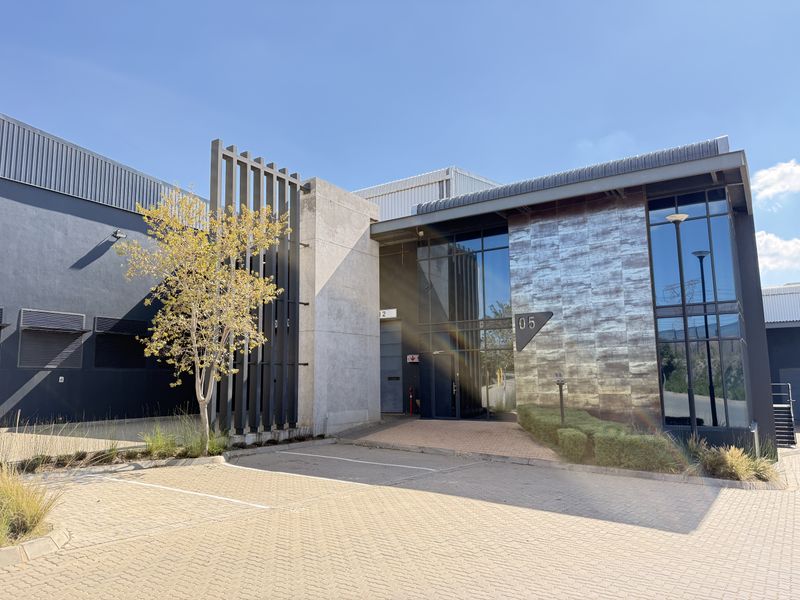 Exceptional Industrial Opportunity, Premium 2,596m2 Warehouse, Old Mint Business Park - Photo 3