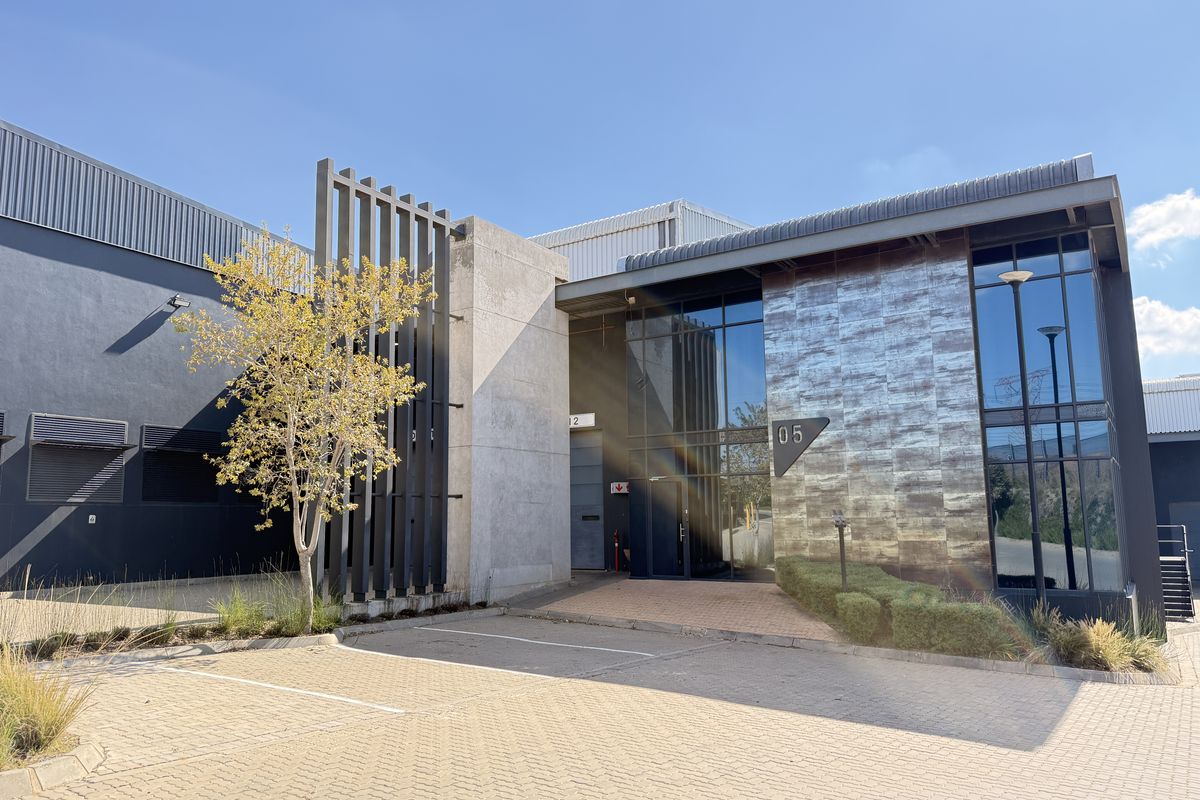 Exceptional Industrial Opportunity, Premium 2,596m2 Warehouse, Old Mint Business Park - Photo 3