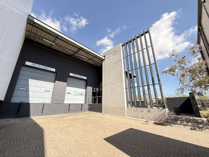 Exceptional Industrial Opportunity, Premium 2,596m2 Warehouse, Old Mint Business Park - Photo 2