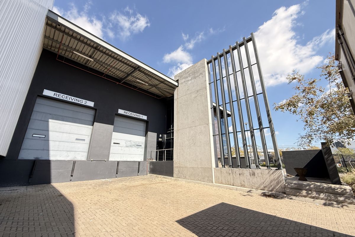 Exceptional Industrial Opportunity, Premium 2,596m2 Warehouse, Old Mint Business Park - Photo 2