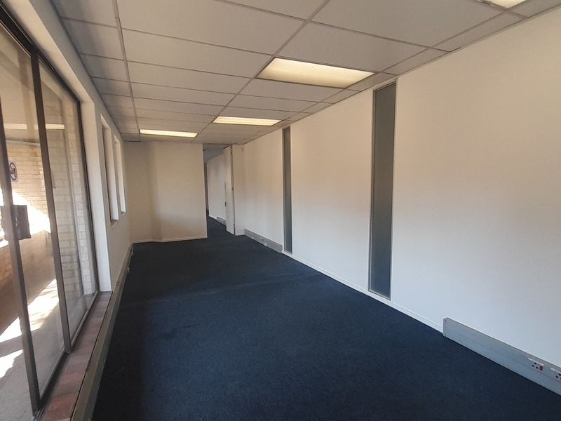 Compact Professional Office Space in Waterfall Office Park - Photo 6