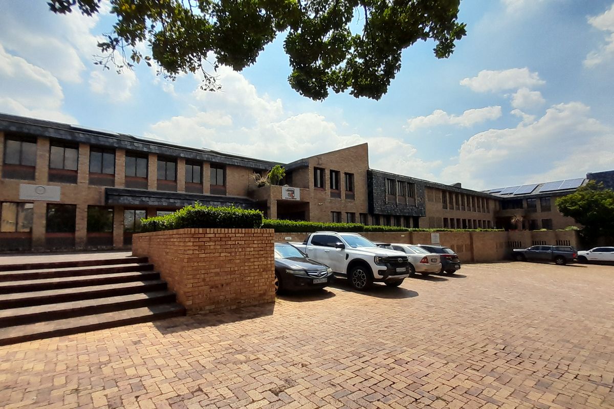 Blank Canvas Office Space Ready for Your Vision in Waterfall Office Park - Photo 2
