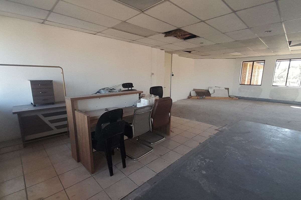 Blank Canvas Office Space Ready for Your Vision in Waterfall Office Park - Photo 5