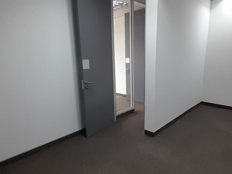 Executive Office Suite with Private Balcony and Included Operating Costs - Photo 10