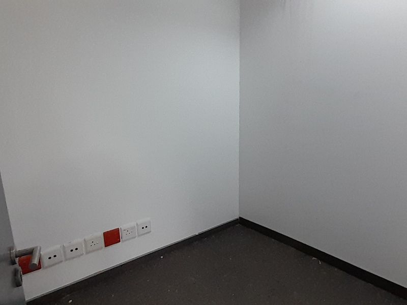Executive Office Suite with Private Balcony and Included Operating Costs - Photo 7