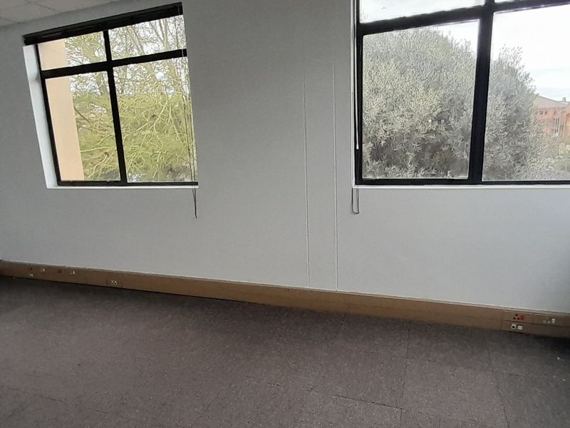 Executive Office Suite with Private Balcony and Included Operating Costs - Photo 5