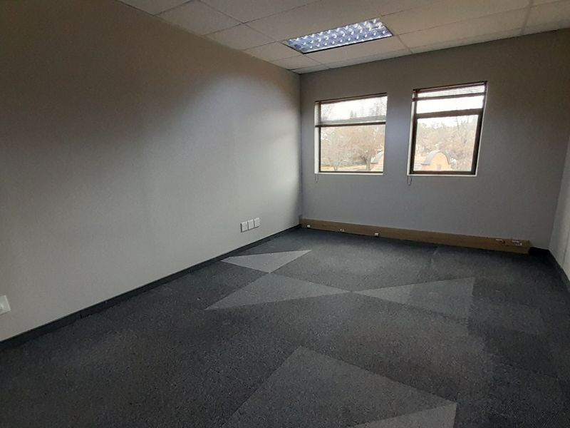 Compact Office Suite at Premium Business Address - Photo 3
