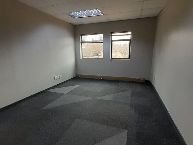Compact Office Suite at Premium Business Address - Photo 6