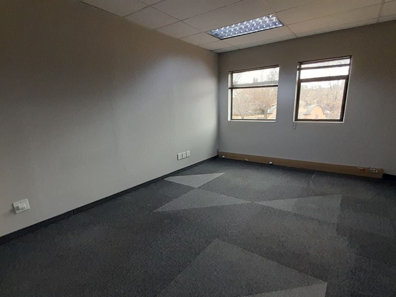Compact Office Suite at Premium Business Address - Photo 2