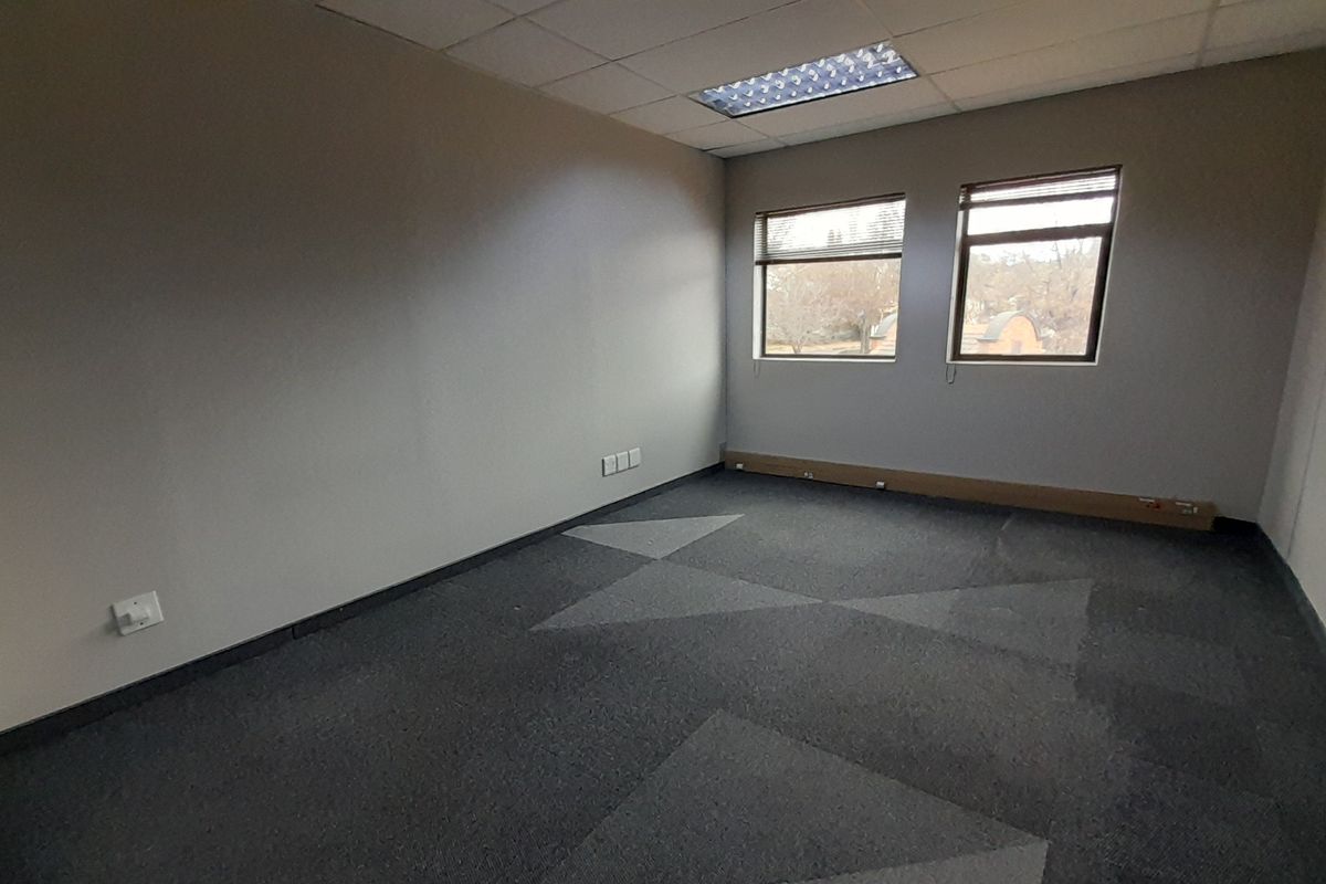 Compact Office Suite at Premium Business Address - Photo 2