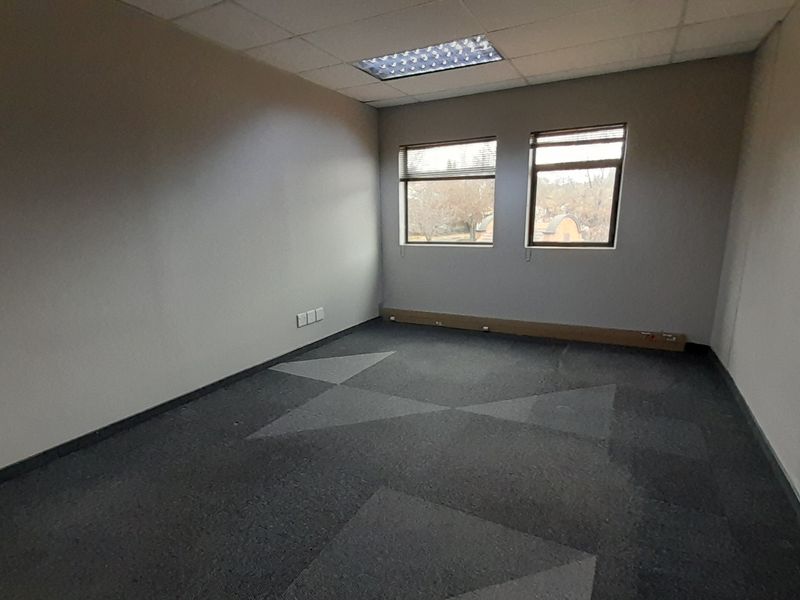 Compact Office Suite at Premium Business Address - Photo 4