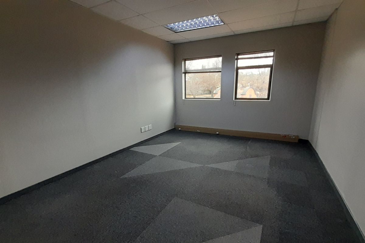 Compact Office Suite at Premium Business Address - Photo 4