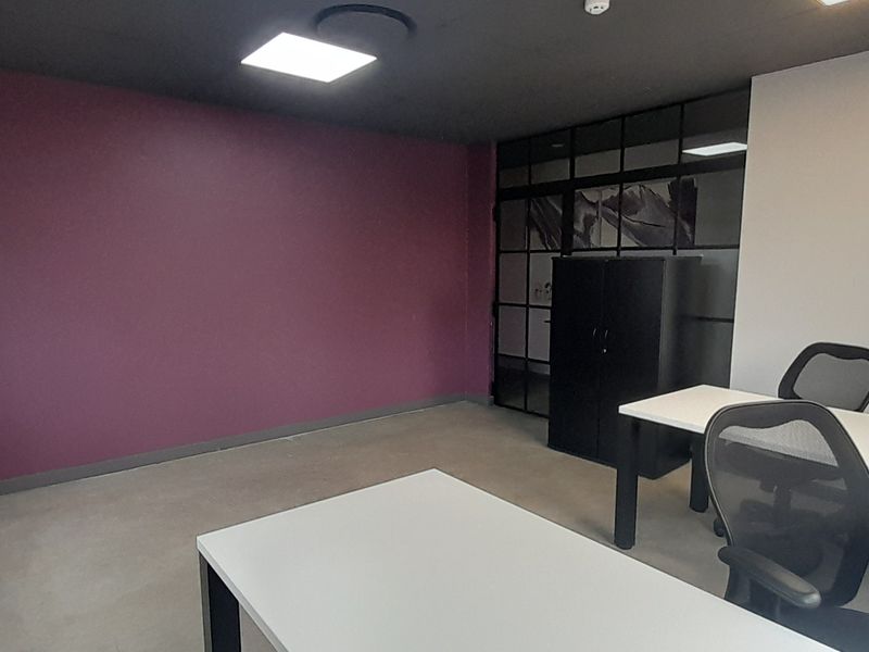 Professionally Furnished Office Suite in a Premium Business Location - Photo 10