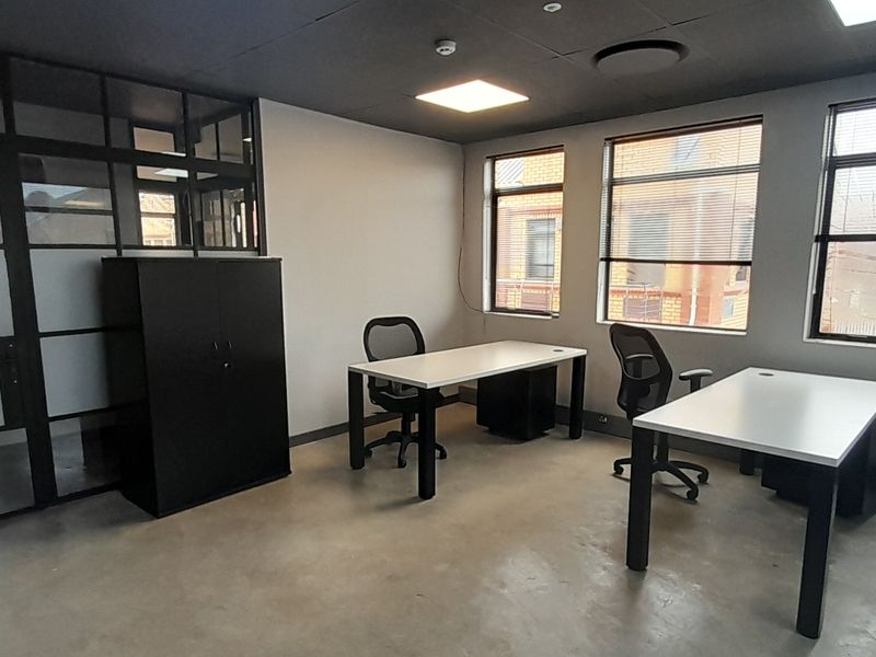 Professionally Furnished Office Suite in a Premium Business Location - Photo 4