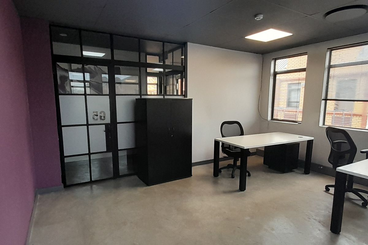 Professionally Furnished Office Suite in a Premium Business Location - Photo 2