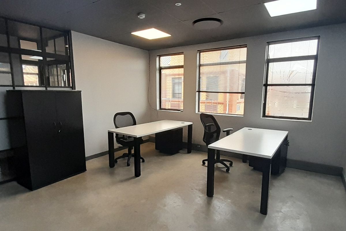 Professionally Furnished Office Suite in a Premium Business Location - Photo 5