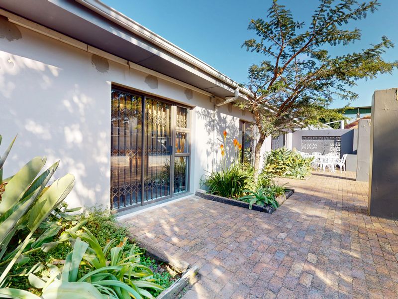 Prime 600m2 Business Centre for sale in Rynfield, Benoni – a perfect investment opportunity awaits! - Photo 3