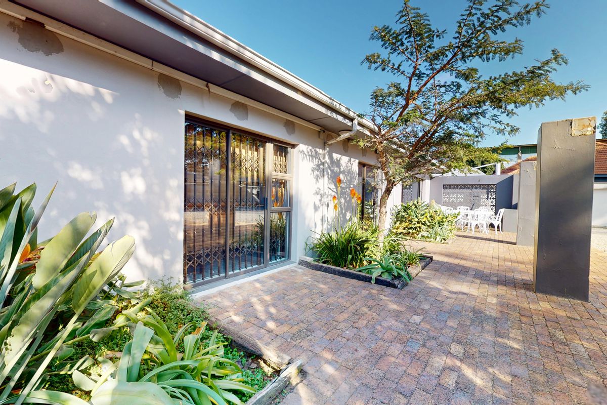 Prime 600m2 Business Centre for sale in Rynfield, Benoni – a perfect investment opportunity awaits! - Photo 3