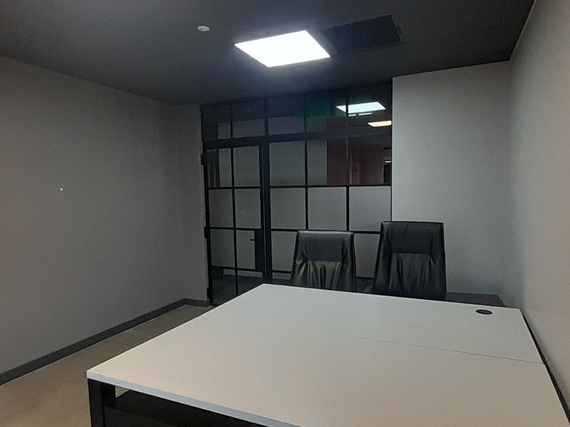 Compact Furnished Office in a Secure Corporate Environment - Photo 10