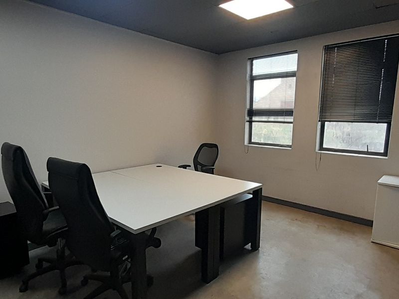 Compact Furnished Office in a Secure Corporate Environment - Photo 7