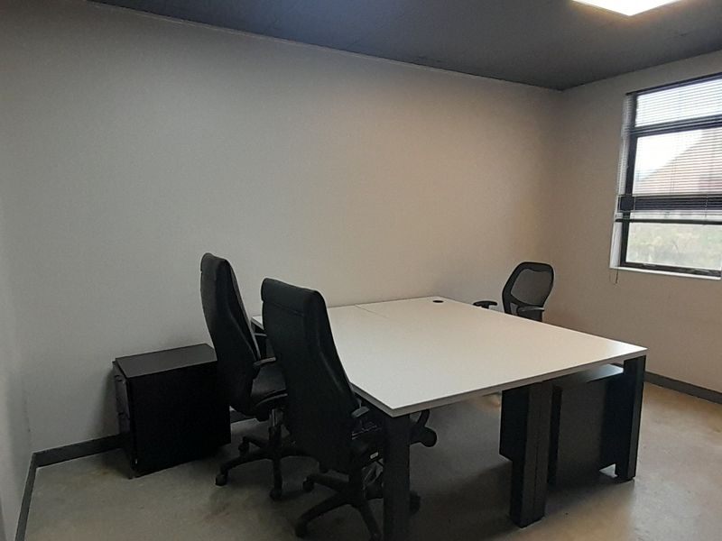 Compact Furnished Office in a Secure Corporate Environment - Photo 4