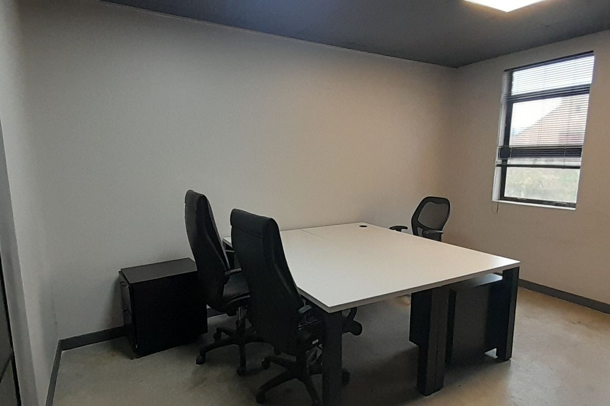 Compact Furnished Office in a Secure Corporate Environment - Photo 4