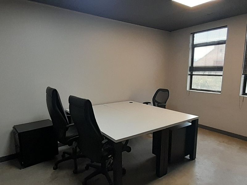 Compact Furnished Office in a Secure Corporate Environment - Photo 5