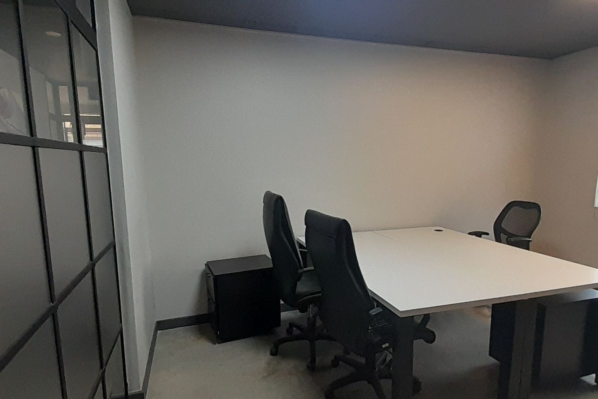 Compact Furnished Office in a Secure Corporate Environment - Photo 2