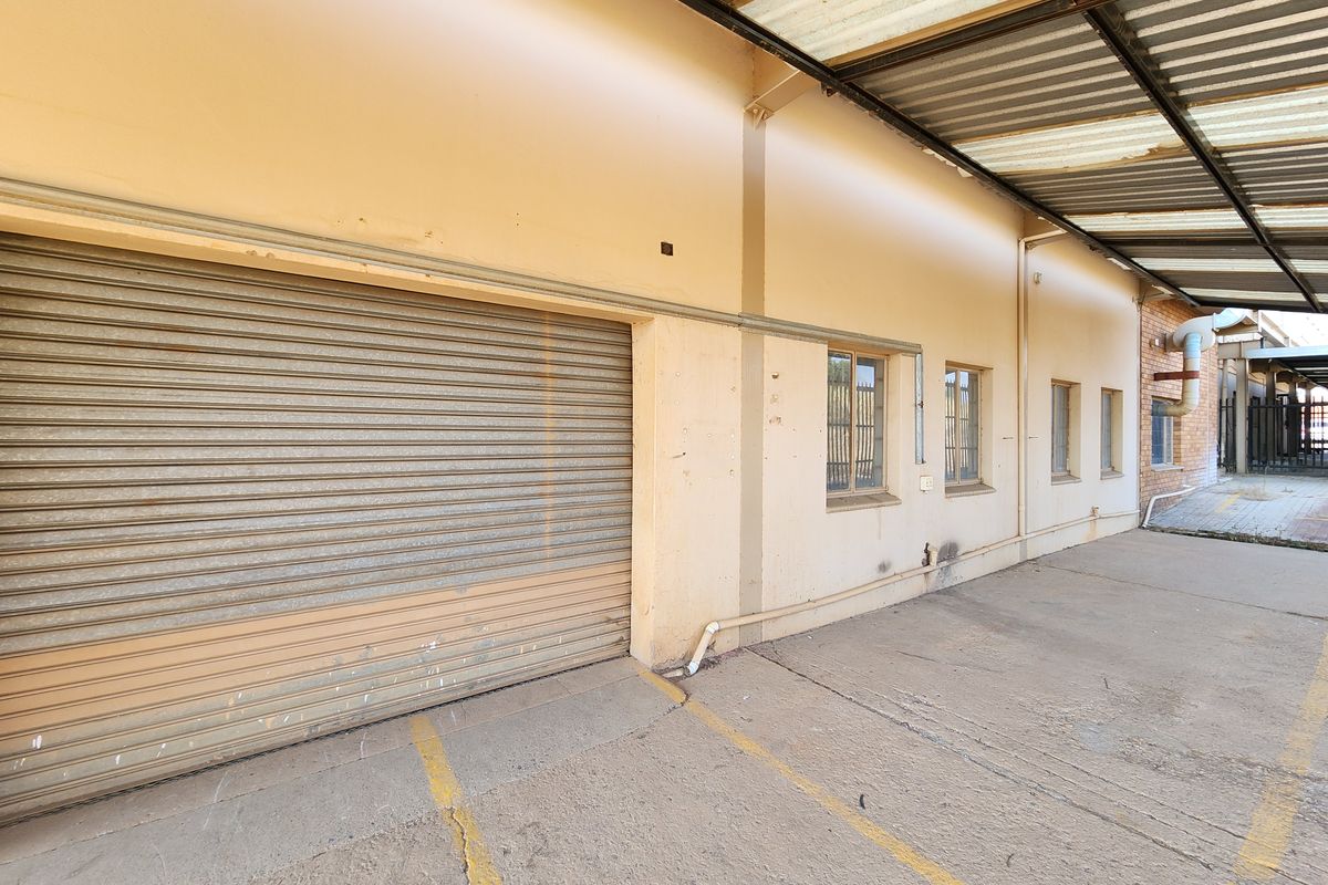 2,800m2 Freestanding Industrial Facility with Extensive Office Capacity - Photo 4