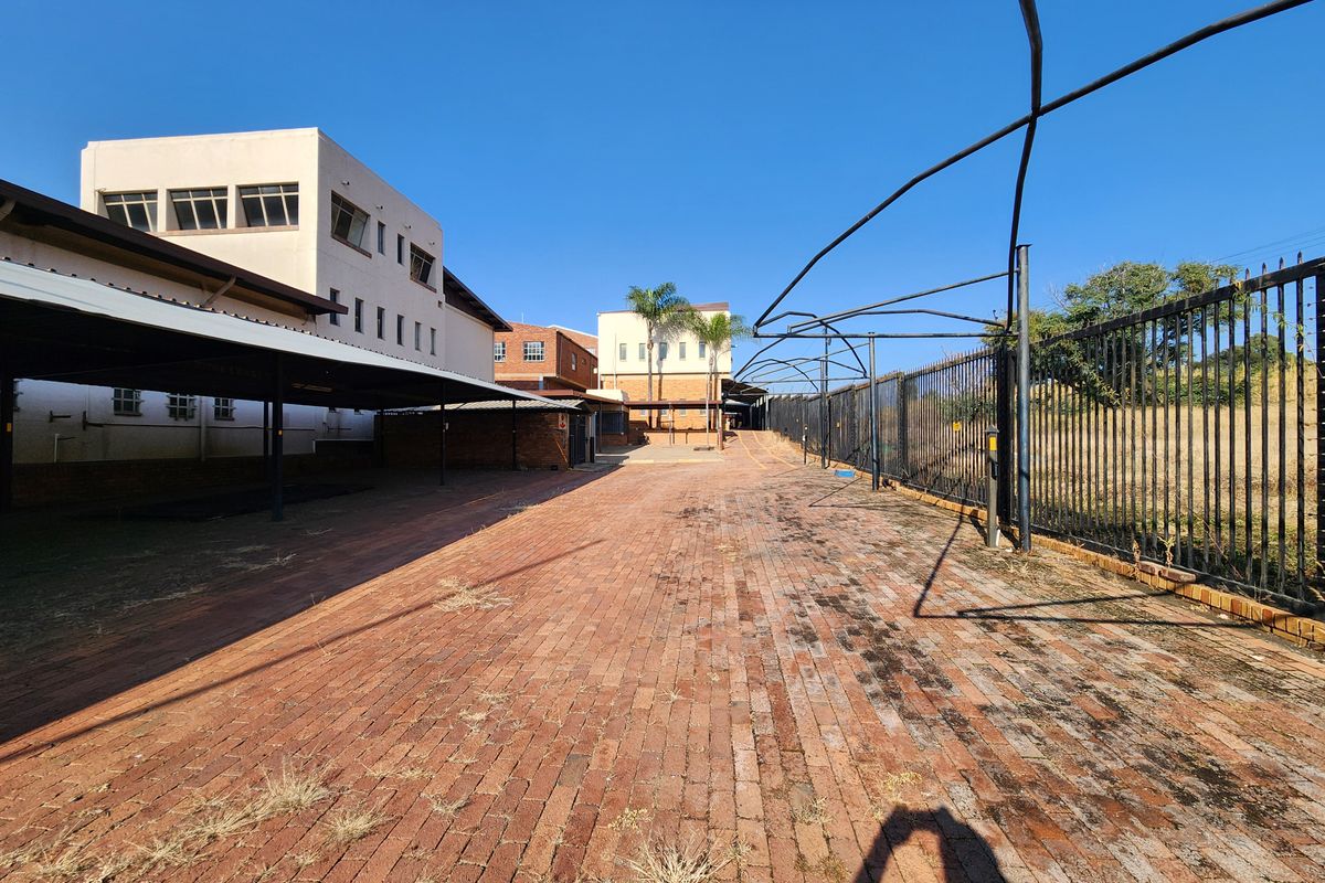 2,800m2 Freestanding Industrial Property For Sale | High Office Ratio - Photo 5