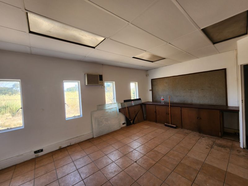 2,800m2 Freestanding Industrial Property For Sale | High Office Ratio - Photo 8