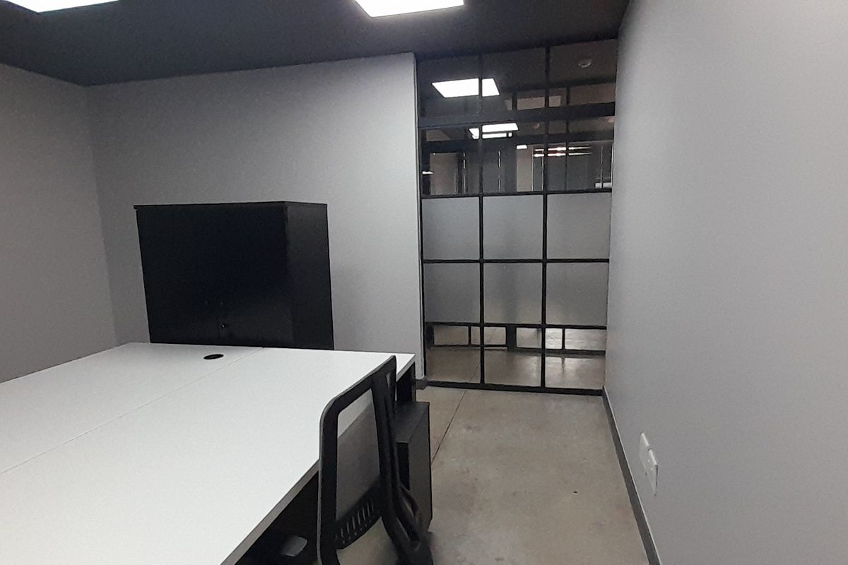 Well Positioned Office Suite for Small Professional Businesses - Photo 2