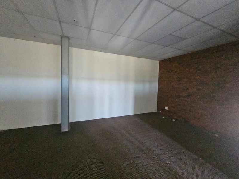 TO LET – Modern Offices | 169 m2 | Waterkloof Corner - Photo 7