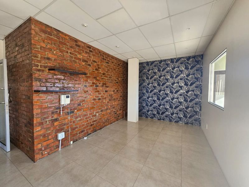 TO LET – Modern Offices | 169 m2 | Waterkloof Corner - Photo 1