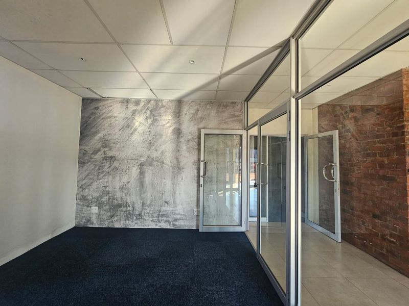 TO LET – Modern Offices | 169 m2 | Waterkloof Corner - Photo 9