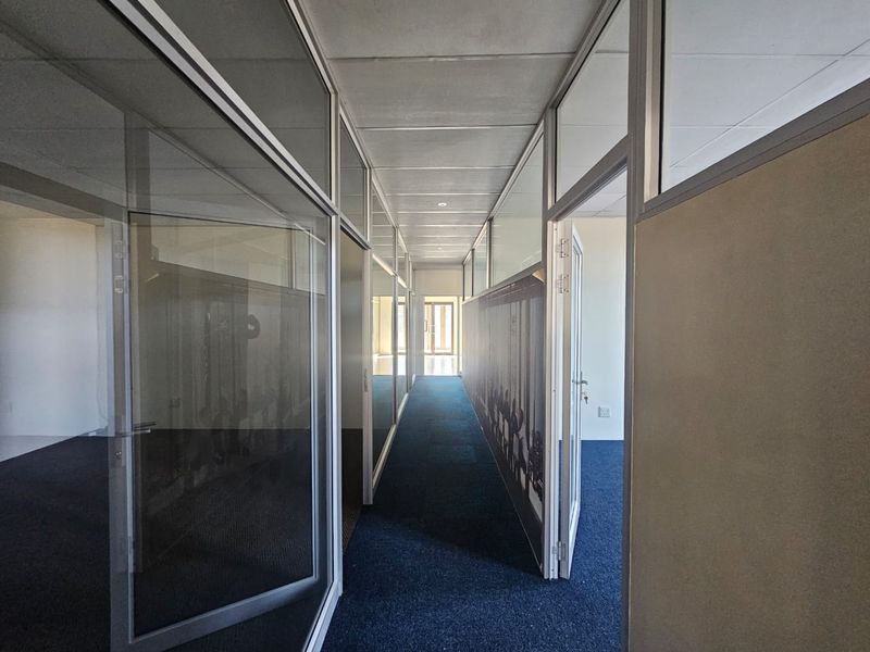 TO LET – Modern Offices | 169 m2 | Waterkloof Corner - Photo 3