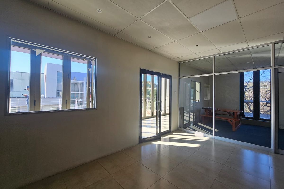 TO LET – Modern Offices | 169 m2 | Waterkloof Corner - Photo 2