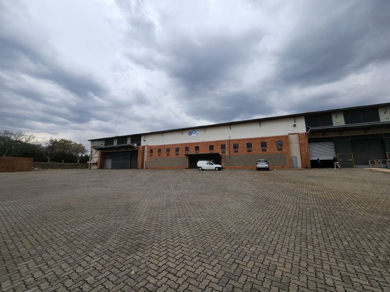 3502m2 A Grade Freestanding Logistics Warehouse with Superlink Access To Let, Rosslyn - Photo 2