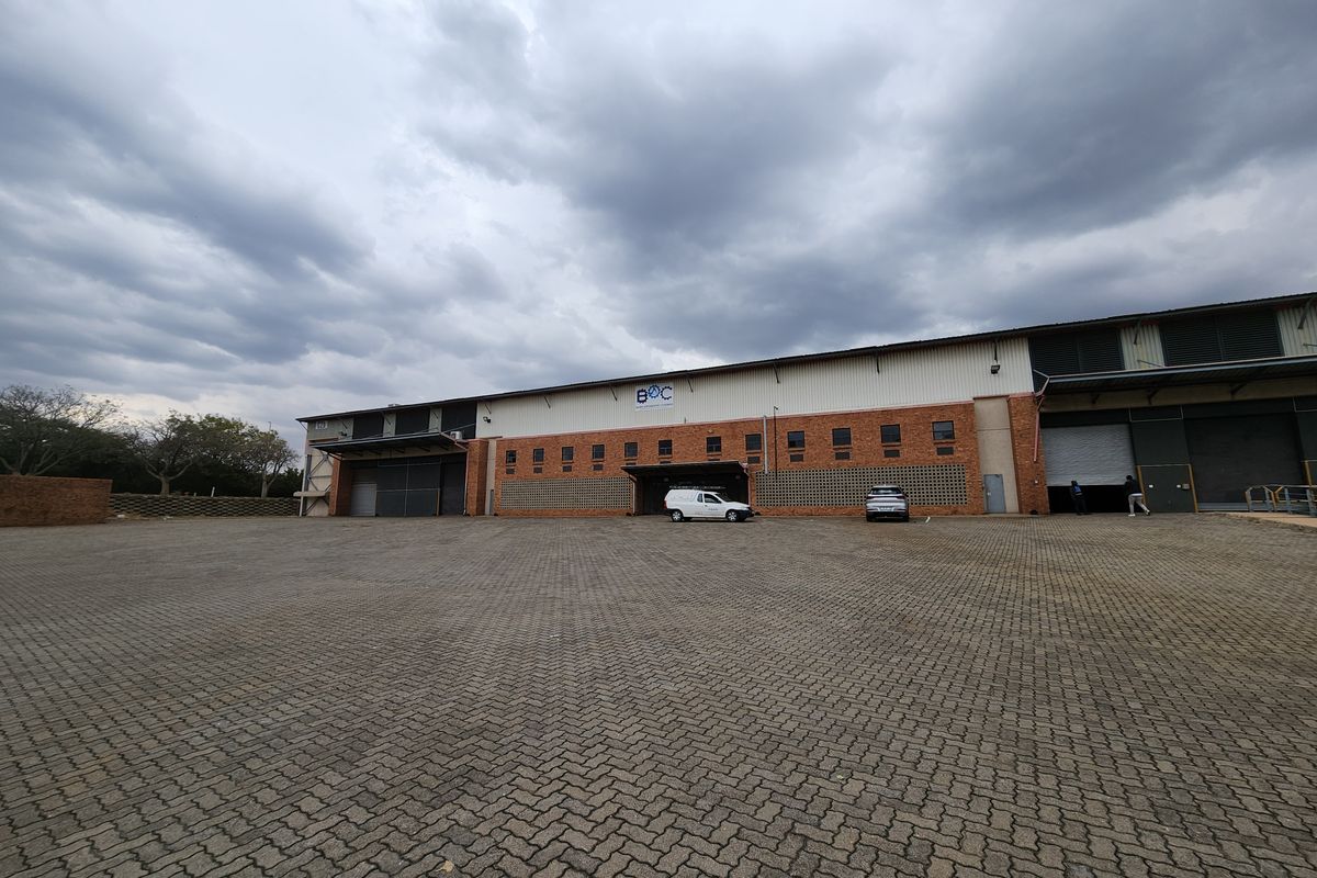 3502m2 A Grade Freestanding Logistics Warehouse with Superlink Access To Let, Rosslyn - Photo 2